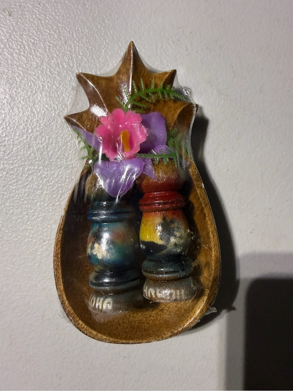 BNWT Hawaiian Handcrafted Wooden salt and pepper shakers